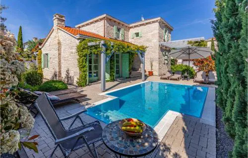 3 Bedroom Stunning Home In Liznjan