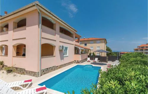 7 Bedroom Nice Home In Liznjan