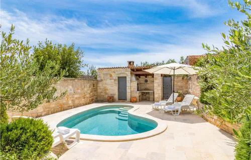 Amazing Home In Liznjan With Kitchen