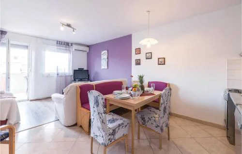 Cozy Apartment In Liznjan With Wifi
