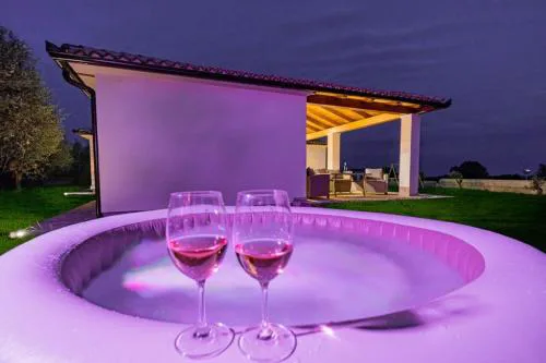 Ferienhaus mit Jacuzzi und Taverne mit Billard