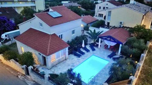 Ferienhaus mit Privatpool für 14 Personen ca 190 qm in Ližnjan, Istrien Südküste von Istrien