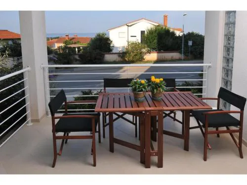 Ferienwohnung In Ližnjan Mit Möbliertem Balkon