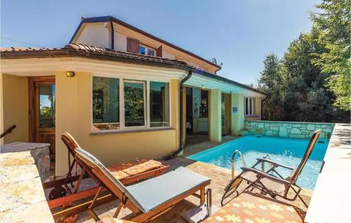 Lovely Home In Liznjan With Kitchen