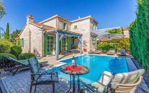 Stone villa Zelda with pool in Ližnjan, Istria