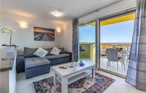 Stunning Apartment In Liznjan With Wifi