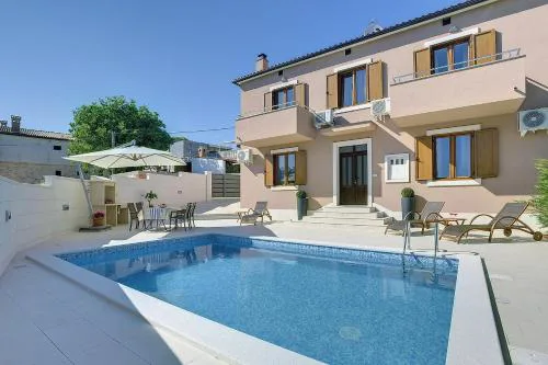 Top Villa mit privatem Pool nur 1 km bis zum Strand mit Klima, WLAN, Sonnenliegen, Grill