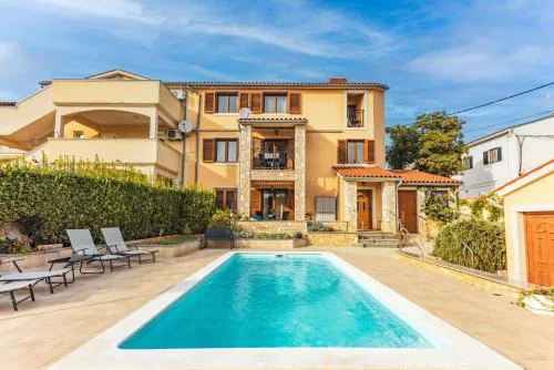 Villa Krasa sea view apartmants with pool