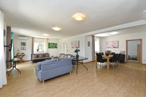 Villa Palera 2327