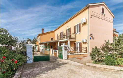 Apartment Valtursko Polje I