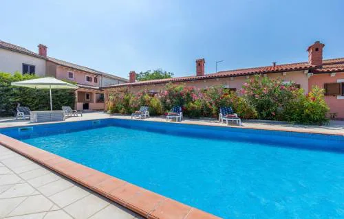 Country Villa (3642)