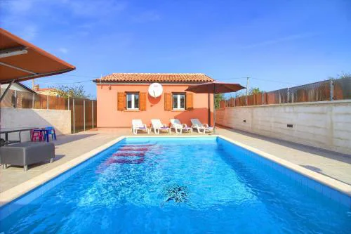 Cozy villa Loborika with private pool near Pula