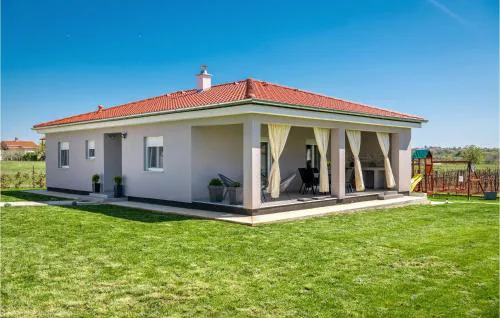 Gorgeous Home In Radeki Glavica
