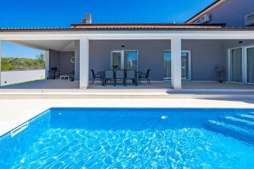 Serenity home Villa Tea with heated pyrolysis salt water