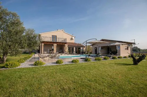 Villa Mattuzzi in Central Istria with large garden, kids playground and whirlpool