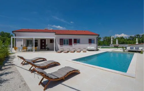 Awesome Home In Mali Vareski