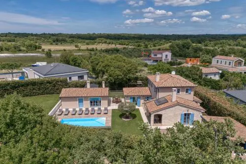 Villa Milo Mali Vareski with Pool - Happy Rentals