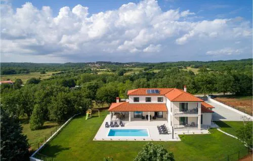Cozy Home In Prodol With Wifi