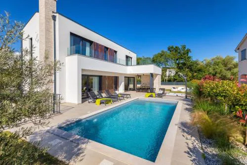 Villa Abarica by Villsy - with heated pool, sauna, jacuzzi