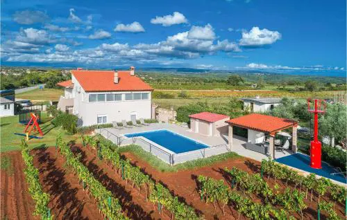 3 Bedroom Nice Apartment In Marcana