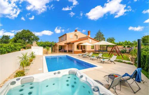 Amazing Home In Marcana