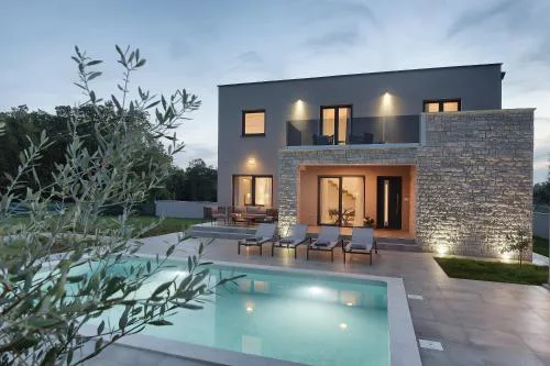 Family friendly house with a swimming pool Loborika, Pula - 22776