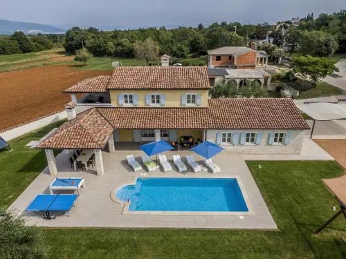 Ferienhaus mit Privatpool für 9 Personen ca 200 qm in Segotici, Istrien Südküste von Istrien