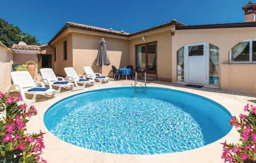 House with pool in Marcana