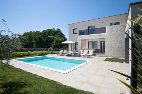 Premium Year-Round Poolside Villas