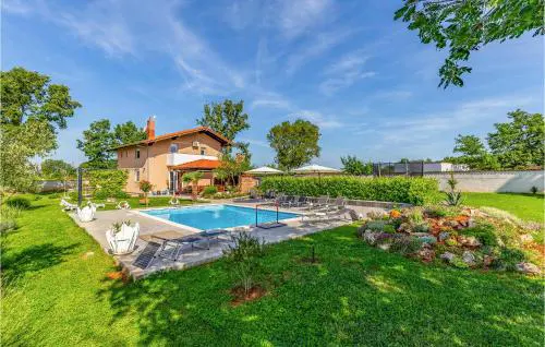 Stunning Home In Marcana