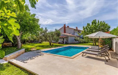 2 Bedroom Amazing Home In Medulin