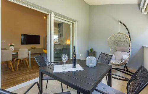 Beautiful Apartment In Saraje With Wifi