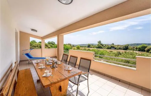 2 Bedroom Stunning Apartment In Medulin