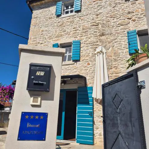 Akvamarin Stone House