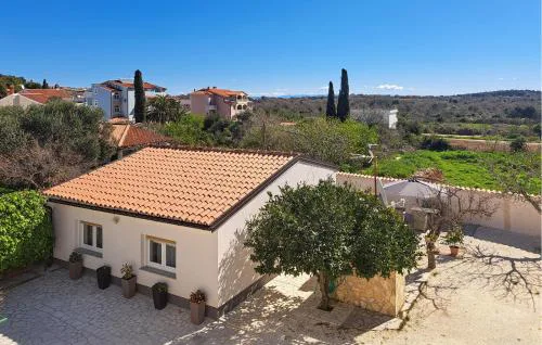 Amazing Home In Medulin With Kitchen