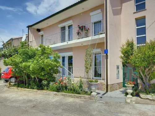 Quaint Apartment with Garden in Medulin