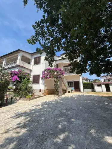 Apartment in Medulin with Four-Bedrooms 1