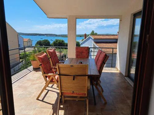 Apartment Mit Drei Schlafzimmern Und Meerblick