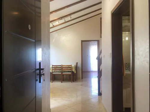Apartment sleeps 4 close to beach
