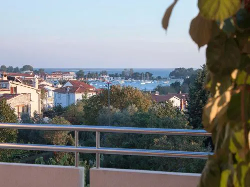 Apartments Ceja near sea