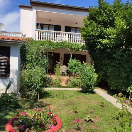 Apartments Tessa 77