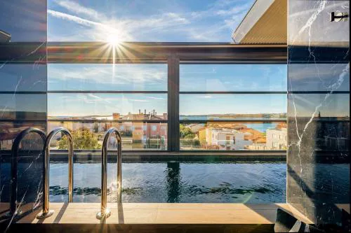 Atemberaubende Villa nur 150 Meter zum Strand mit beheizbarem Privatpool