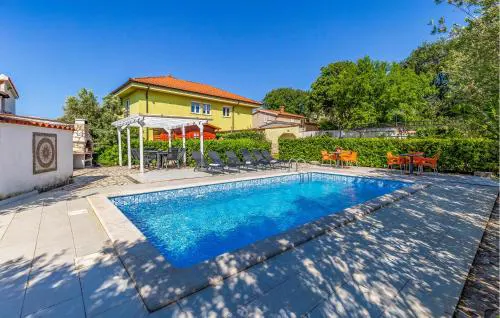 Awesome Apartment In Medulin With Wifi