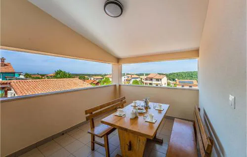 Cozy Apartment In Medulin With Kitchen
