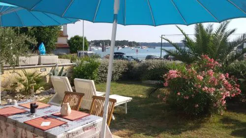 Direkt Am Meer Liegendes Apartment Mit Garten