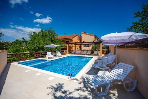 E-M Apartments with Private pool