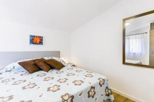 Elvira - Apartment Smokva - MPolo