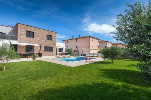 Family friendly apartments with a swimming pool Medulin - 23267