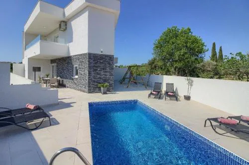 Ferienhaus mit Privatpool für 6 Personen ca 100 qm in Medulin, Istrien Südküste von Istrien