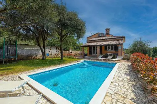 Ferienhaus mit Privatpool für 8 Personen ca 130 qm in Medulin, Istrien Südküste von Istrien